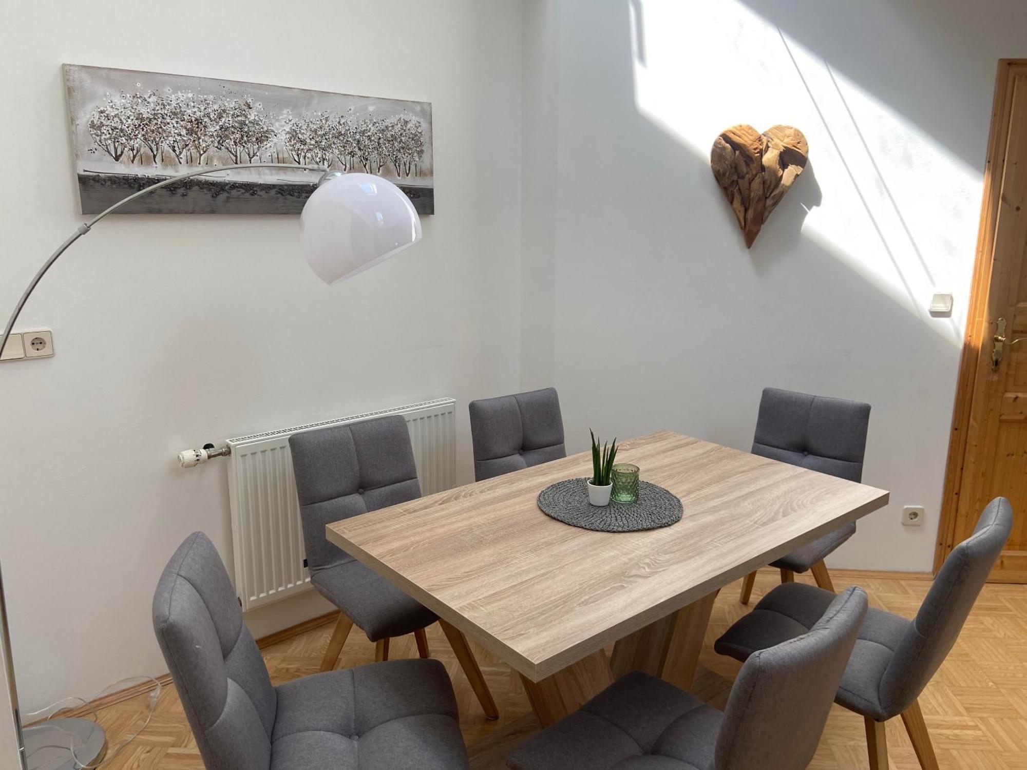 Gaestezimmer Weisch Apartment
