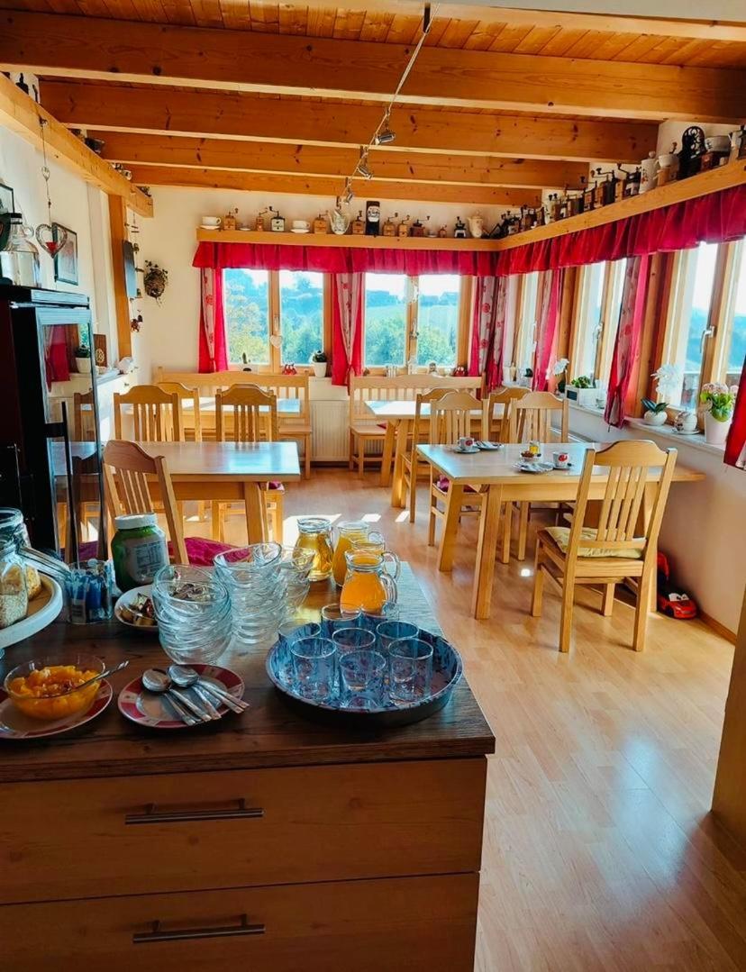 Gaestezimmer Weisch *